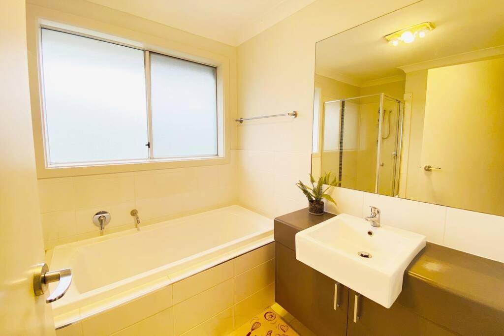 Kellyville 5Br Near Park And Shopping Mall Экстерьер фото